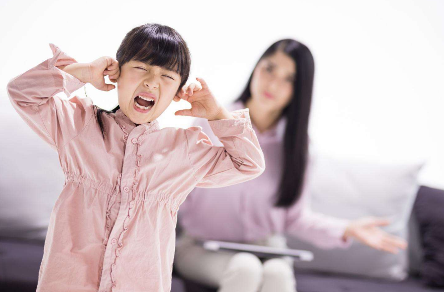 剛進入叛逆期的孩子的主要表現，家長多說這