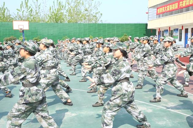 新生班周末考核（軍事會(huì)操）
