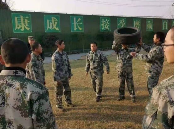 正苗啟德特訓(xùn)學(xué)校，體能訓(xùn)練接力游戲(圖1)
