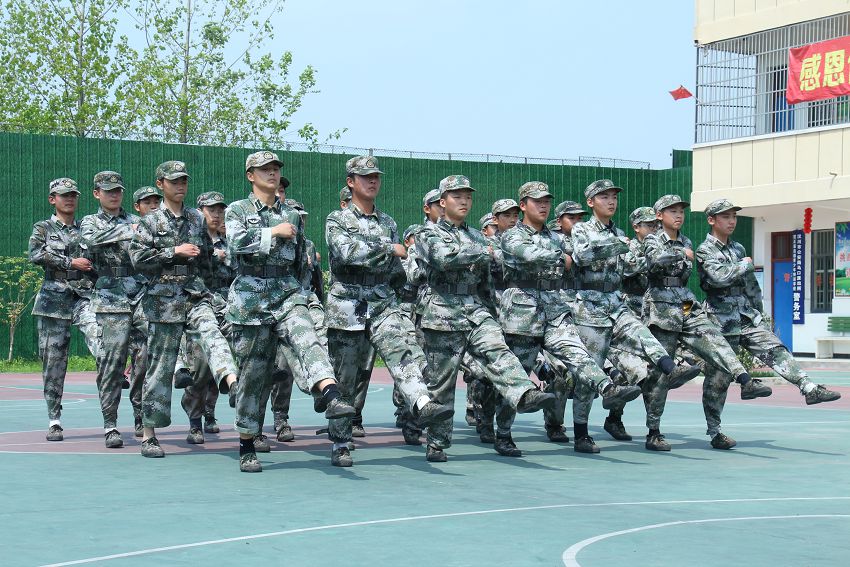 軍訓(xùn)雖然辛苦，但有這五大益處！(圖1)