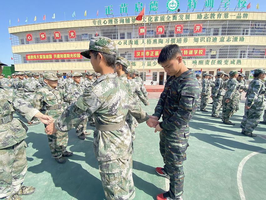 特訓(xùn)學(xué)校：孩子不跟父母交流的原因(圖2)
