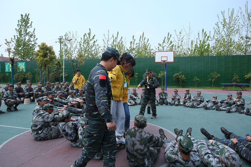 發(fā)現(xiàn)孩子早戀，父母應該怎么做？(圖2)
