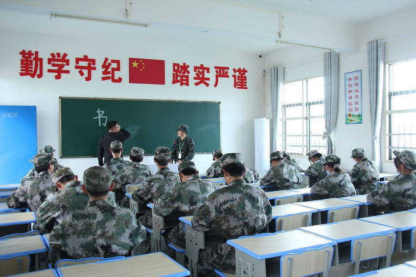 對于叛逆厭學的孩子家長該如何管教？