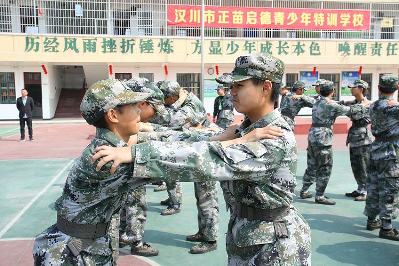 早戀還離家出走，他后來怎么樣了？