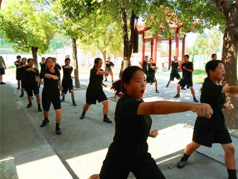 啟德叛逆孩子學(xué)校開設(shè)軍體拳訓(xùn)練課程