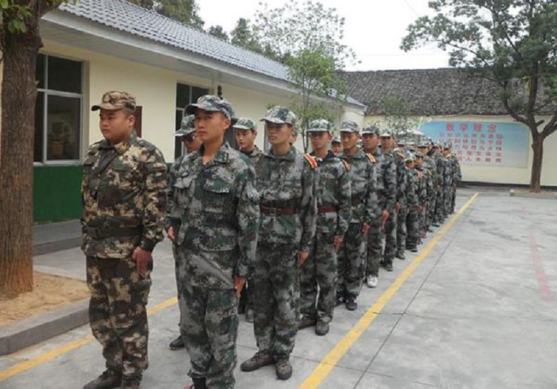 日常軍姿隊(duì)列訓(xùn)練