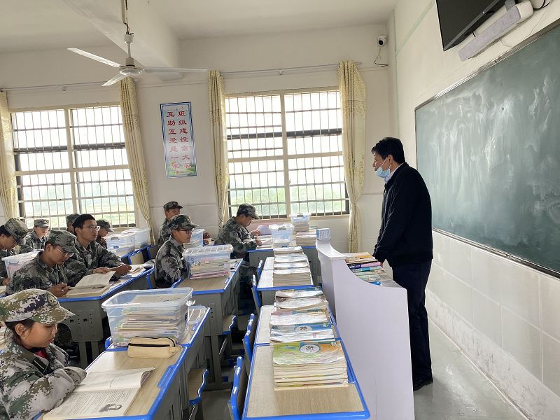 控制叛逆孩子的學校是什么樣的？孩子叛逆該如何引導？(圖2)