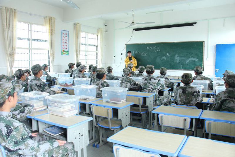 父母該怎么解決叛逆期孩子突然厭學？
