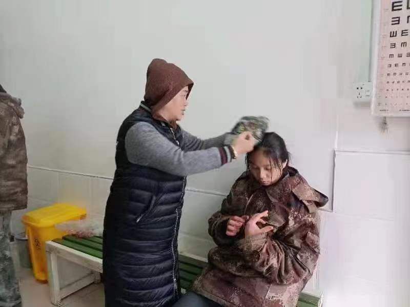 定期開展的表彰大會認可他們，希望他們越來越優秀